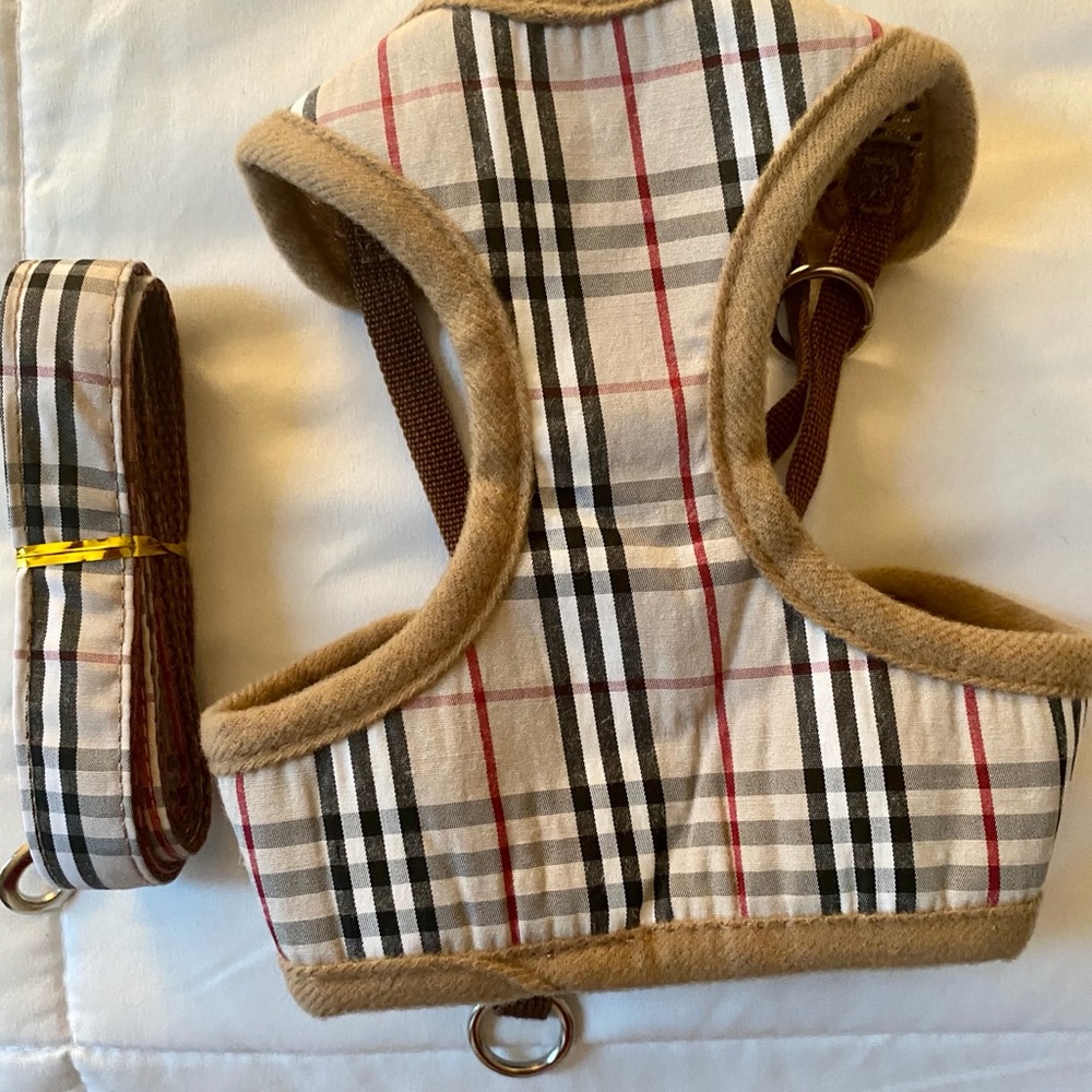 SOLD: 🛍 Dog Plaid harness & leash set